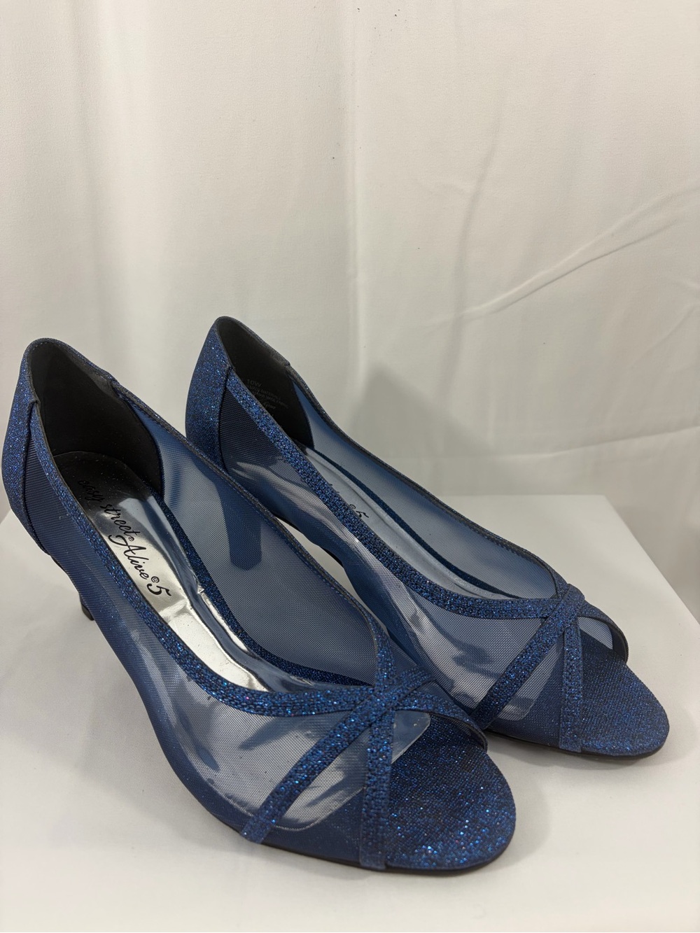 NWT Easy Street Women’s Size 10W Blue Glitter Peep-Toe Pump Heels